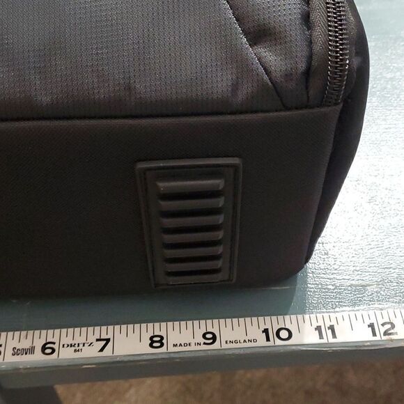 NWT, CAMERA BACKPACK. this bag is also complete with tripod. BY ultimaxx. Black - Picture 16 of 16